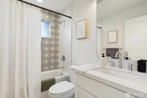 2644 34th Avenue W Seattle WA 98199