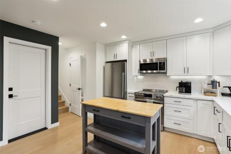 2644 34th Avenue W Seattle WA 98199