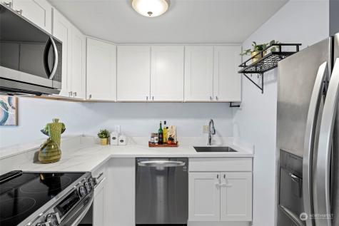 3950 Lake Washington Boulevard Se Bellevue WA 98006