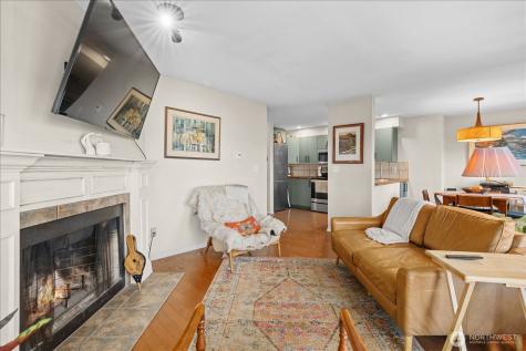 7814 Greenwood Avenue N Seattle WA 98103