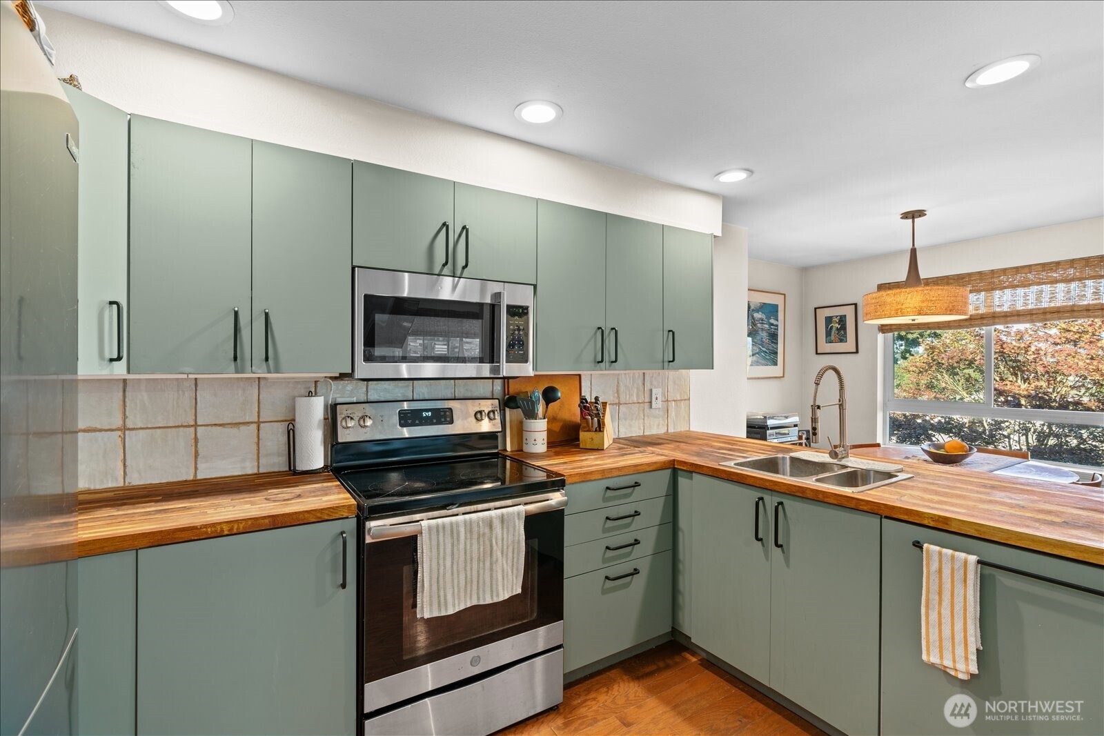 7814 Greenwood Avenue N Seattle WA 98103