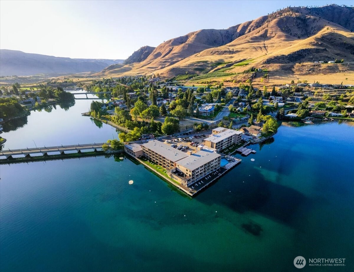 322 W Woodin Avenue Chelan WA 98816