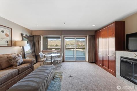 322 W Woodin Avenue Chelan WA 98816