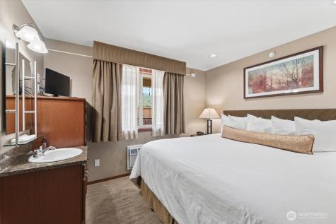 322 W Woodin Avenue Chelan WA 98816