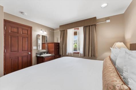 322 W Woodin Avenue Chelan WA 98816
