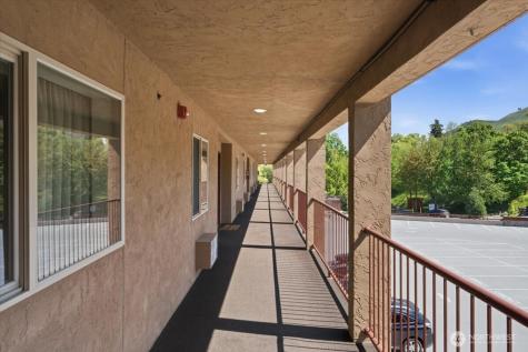 322 W Woodin Avenue Chelan WA 98816