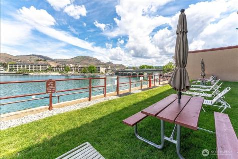 322 W Woodin Avenue Chelan WA 98816