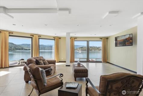 322 W Woodin Avenue Chelan WA 98816