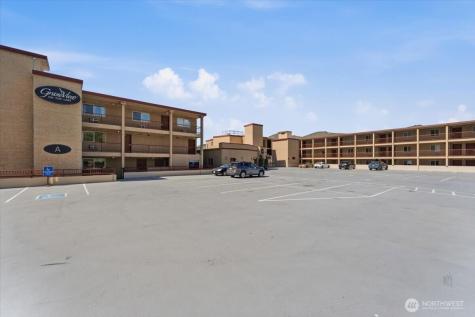 322 W Woodin Avenue Chelan WA 98816