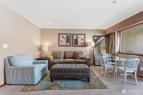 322 W Woodin Avenue Chelan WA 98816