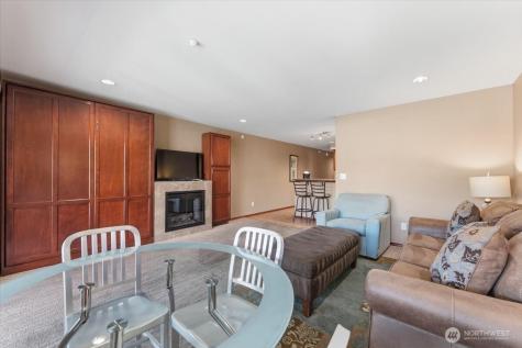 322 W Woodin Avenue Chelan WA 98816