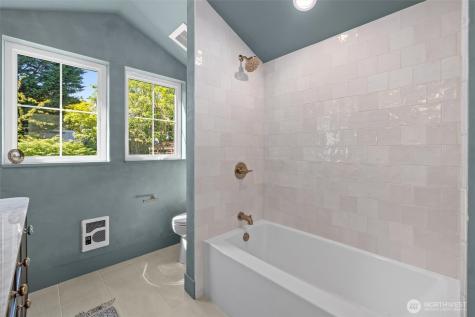 909 32nd Avenue S Seattle WA 98144