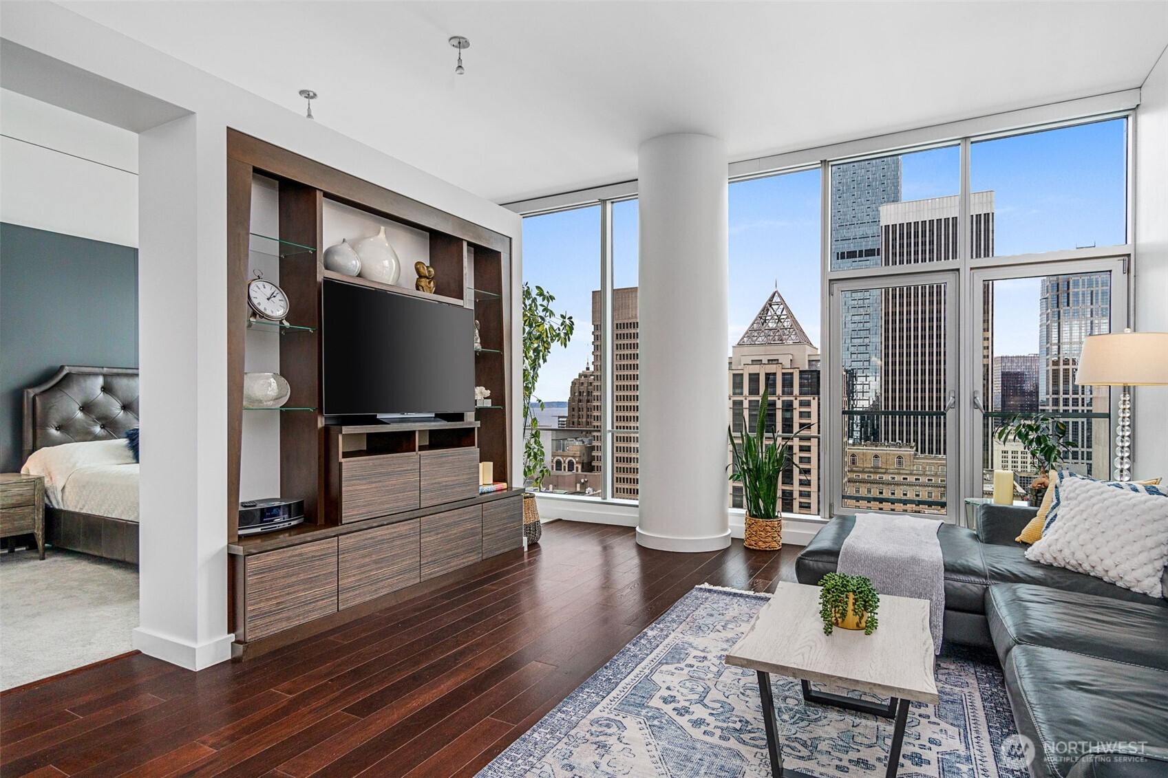 909 5th Avenue Seattle WA 98104