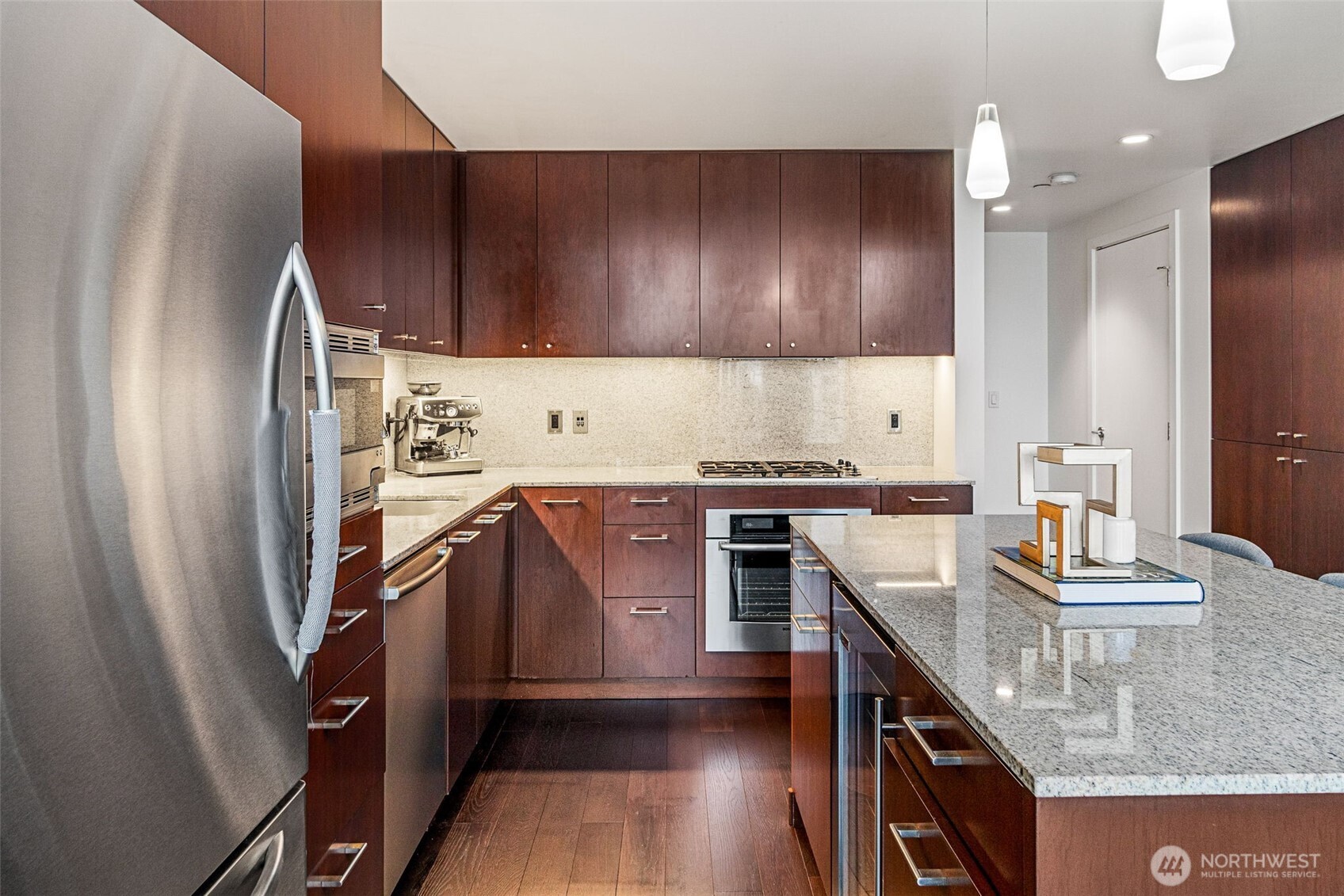 909 5th Avenue Seattle WA 98104
