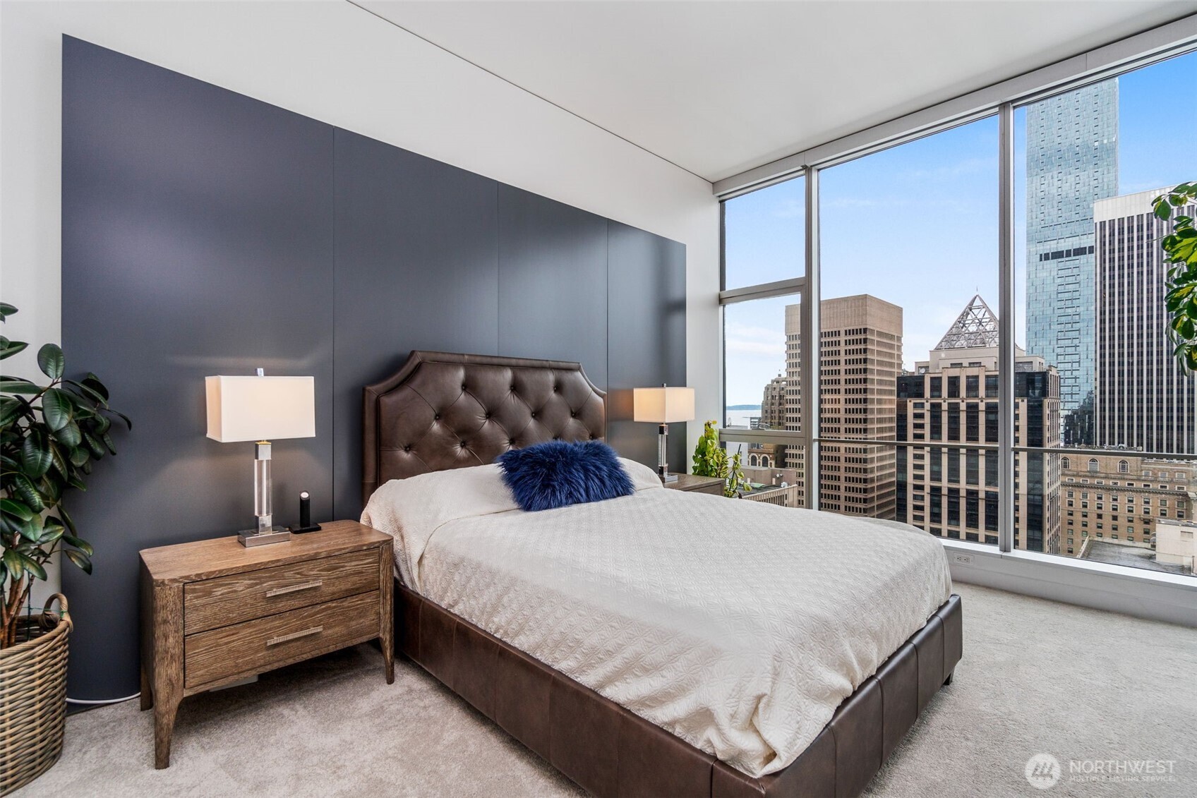 909 5th Avenue Seattle WA 98104