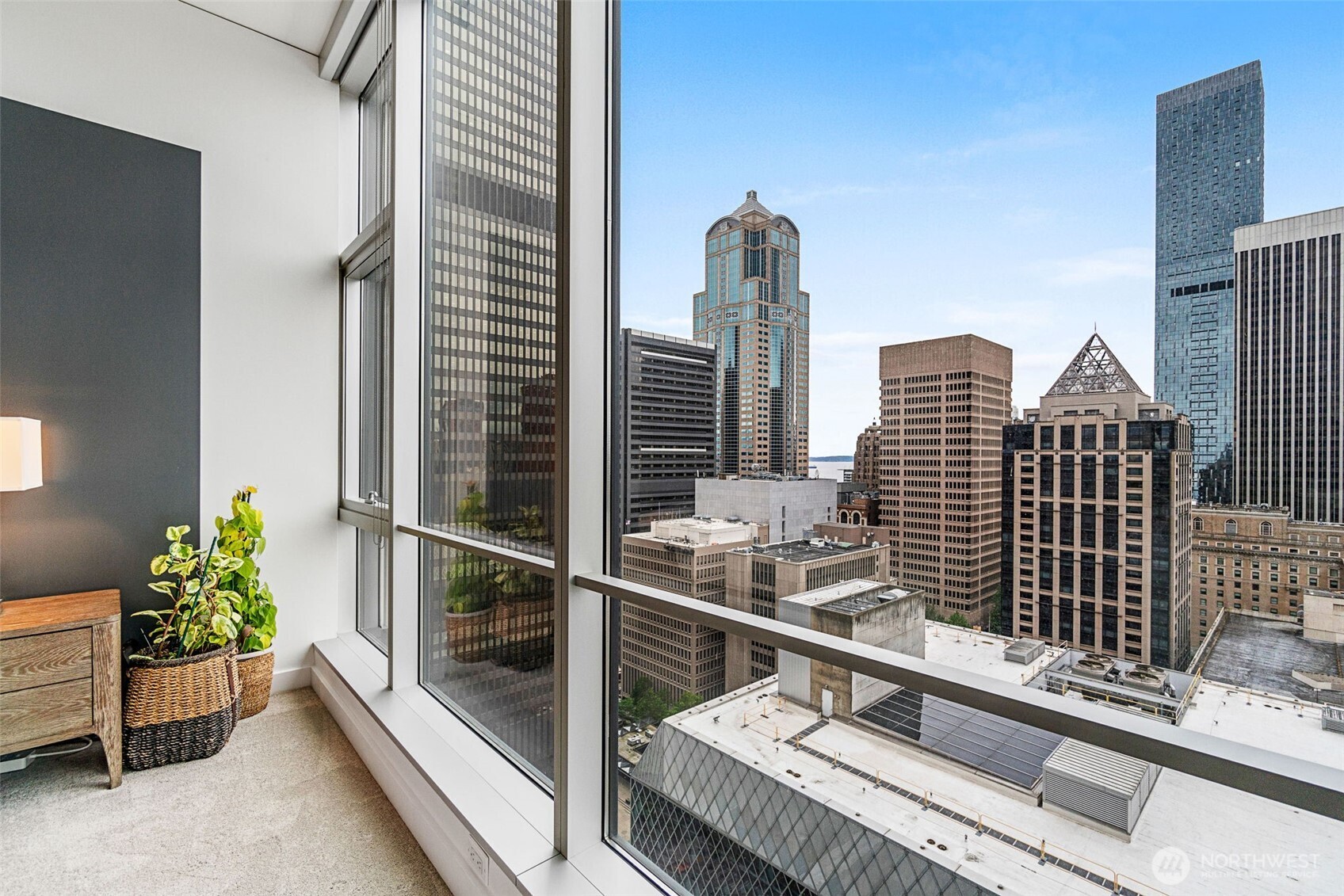 909 5th Avenue Seattle WA 98104