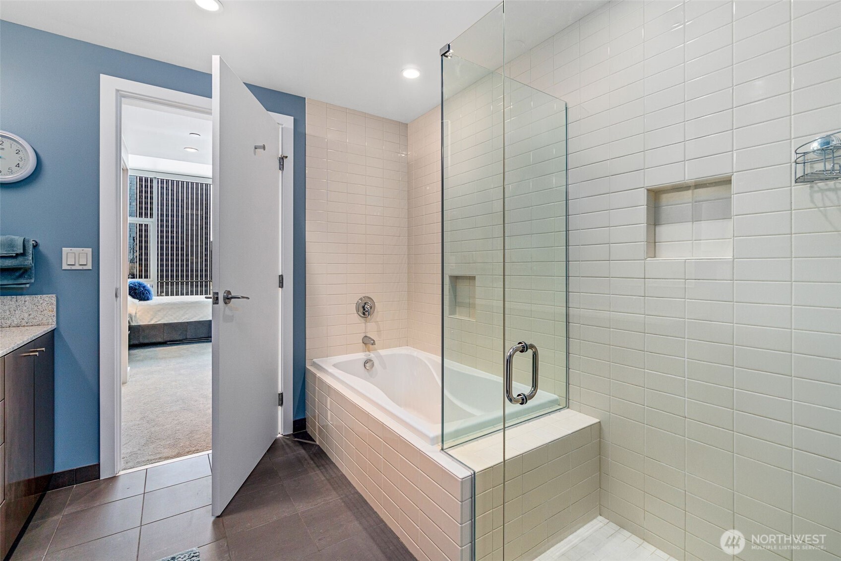 909 5th Avenue Seattle WA 98104