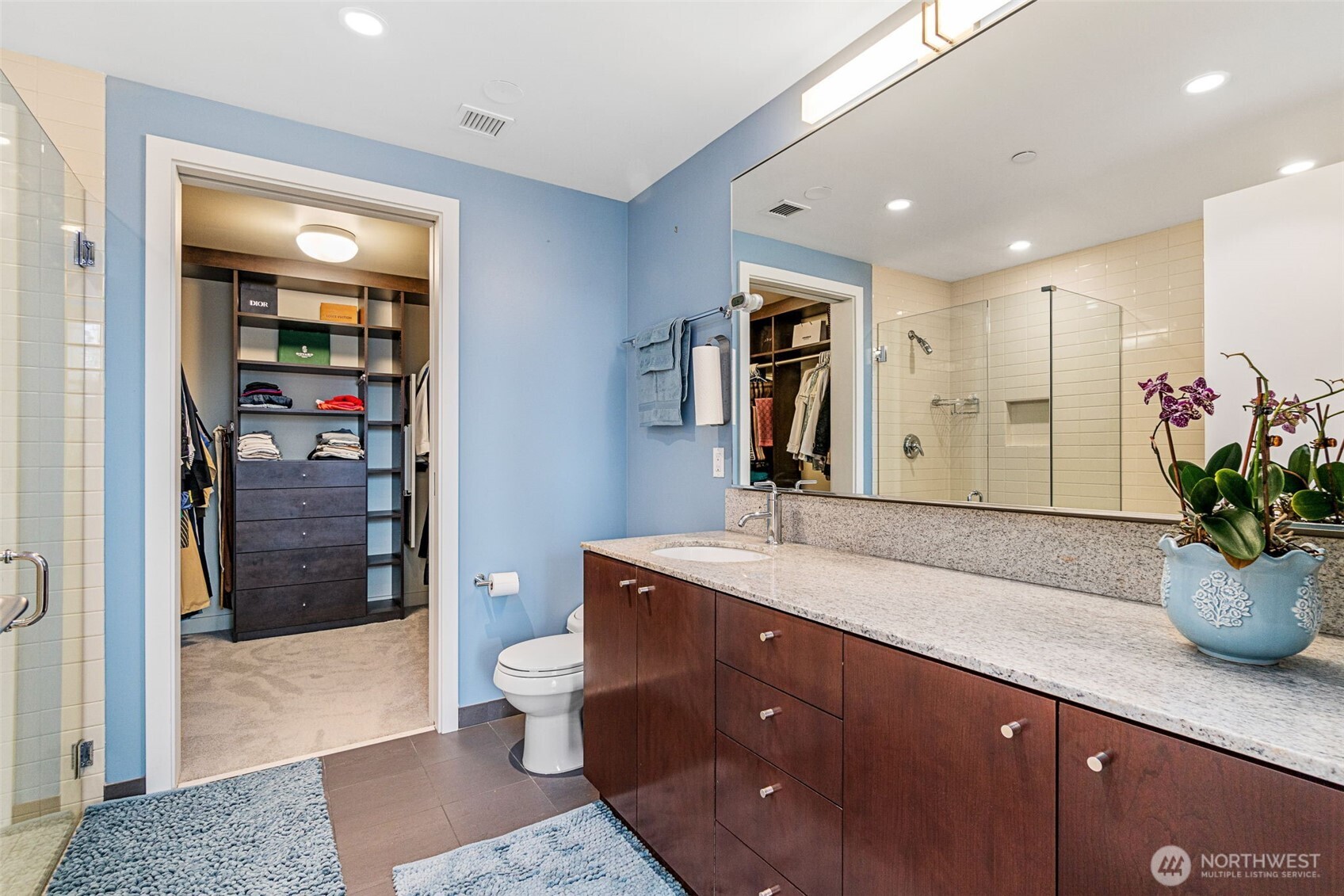909 5th Avenue Seattle WA 98104