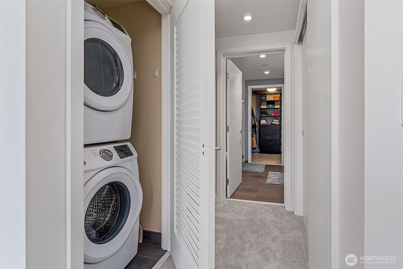 909 5th Avenue Seattle WA 98104