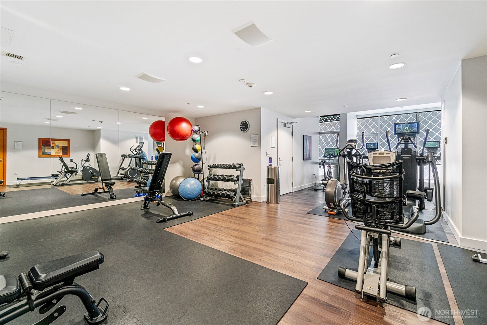 909 5th Avenue Seattle WA 98104