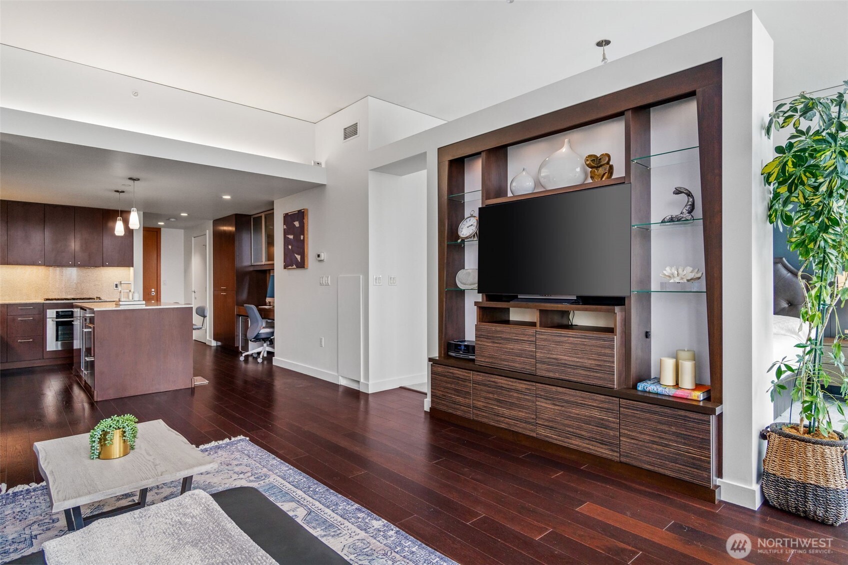 909 5th Avenue Seattle WA 98104
