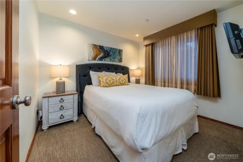 322 W Woodin Avenue Chelan WA 98816