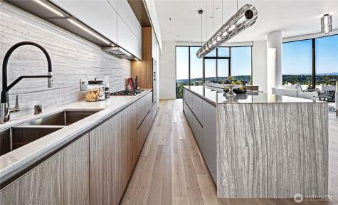 838 Avenue Square NE Bellevue WA 98004