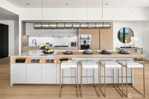 838 Avenue Square NE Bellevue WA 98004