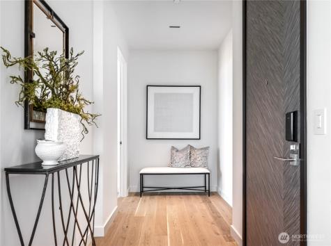 838 Avenue Square NE Bellevue WA 98004