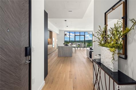 838 Avenue Square NE Bellevue WA 98004