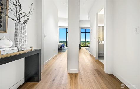 838 Avenue Square NE Bellevue WA 98004