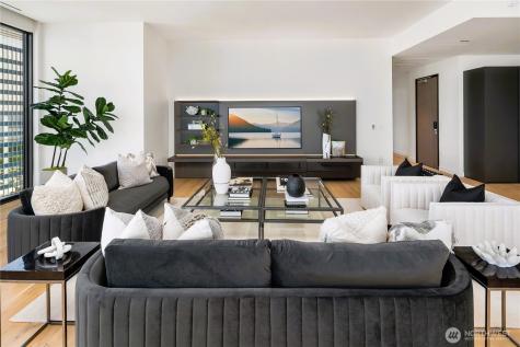 838 Avenue Square NE Bellevue WA 98004