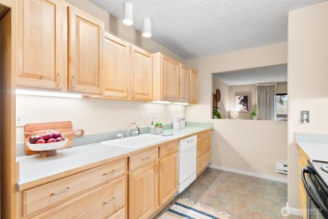 330 Grow Avenue NW Bainbridge Island WA 98110