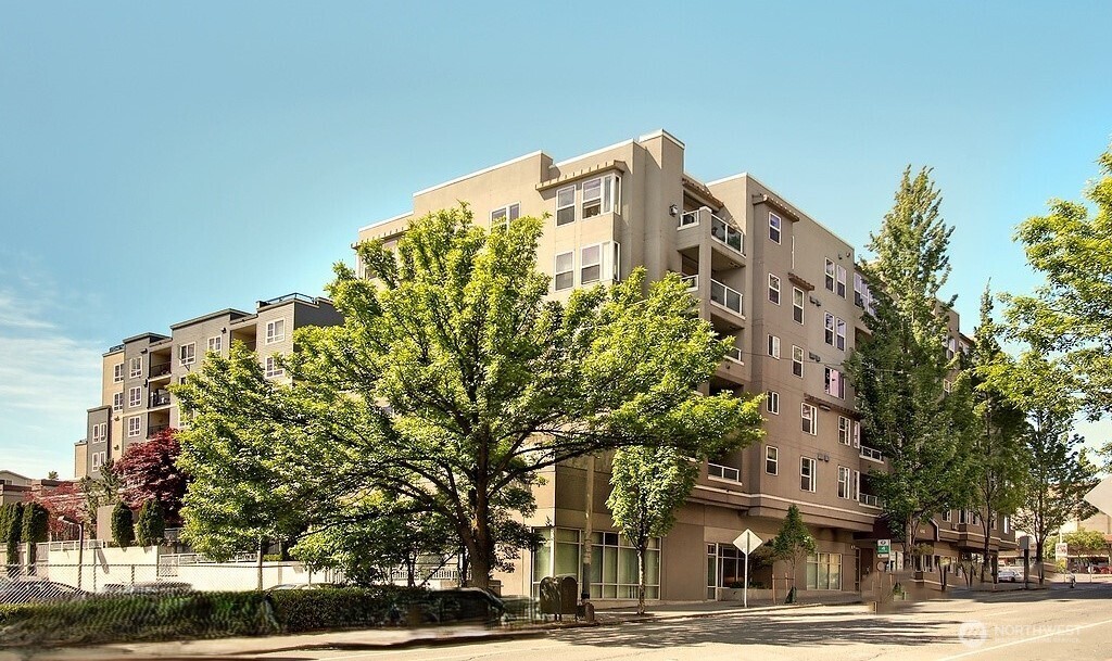 4343 Roosevelt Way NE Seattle WA 98105