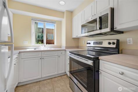 4343 Roosevelt Way NE Seattle WA 98105