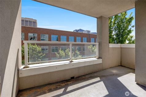 4343 Roosevelt Way NE Seattle WA 98105