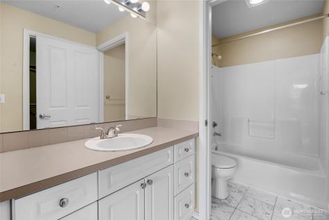 4343 Roosevelt Way NE Seattle WA 98105
