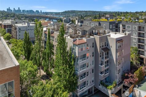 4343 Roosevelt Way NE Seattle WA 98105