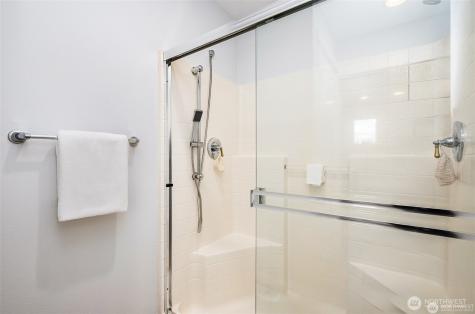 5523 Lakemont Boulevard SE Bellevue WA 98006
