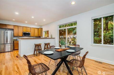 5523 Lakemont Boulevard SE Bellevue WA 98006