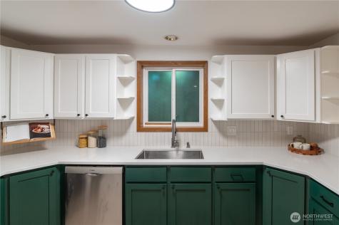 1028 Lakeview Boulevard E Seattle WA 98102