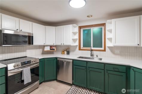 1028 Lakeview Boulevard E Seattle WA 98102