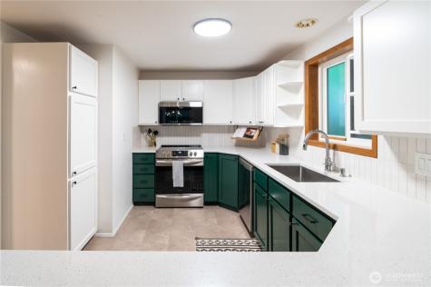 1028 Lakeview Boulevard E Seattle WA 98102