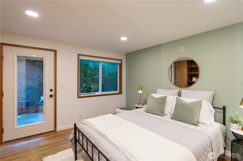 1028 Lakeview Boulevard E Seattle WA 98102