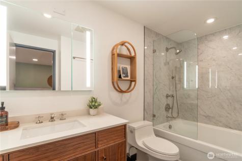 1028 Lakeview Boulevard E Seattle WA 98102
