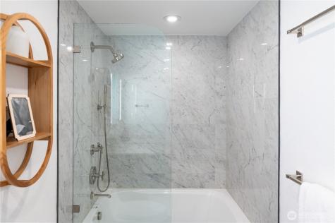 1028 Lakeview Boulevard E Seattle WA 98102