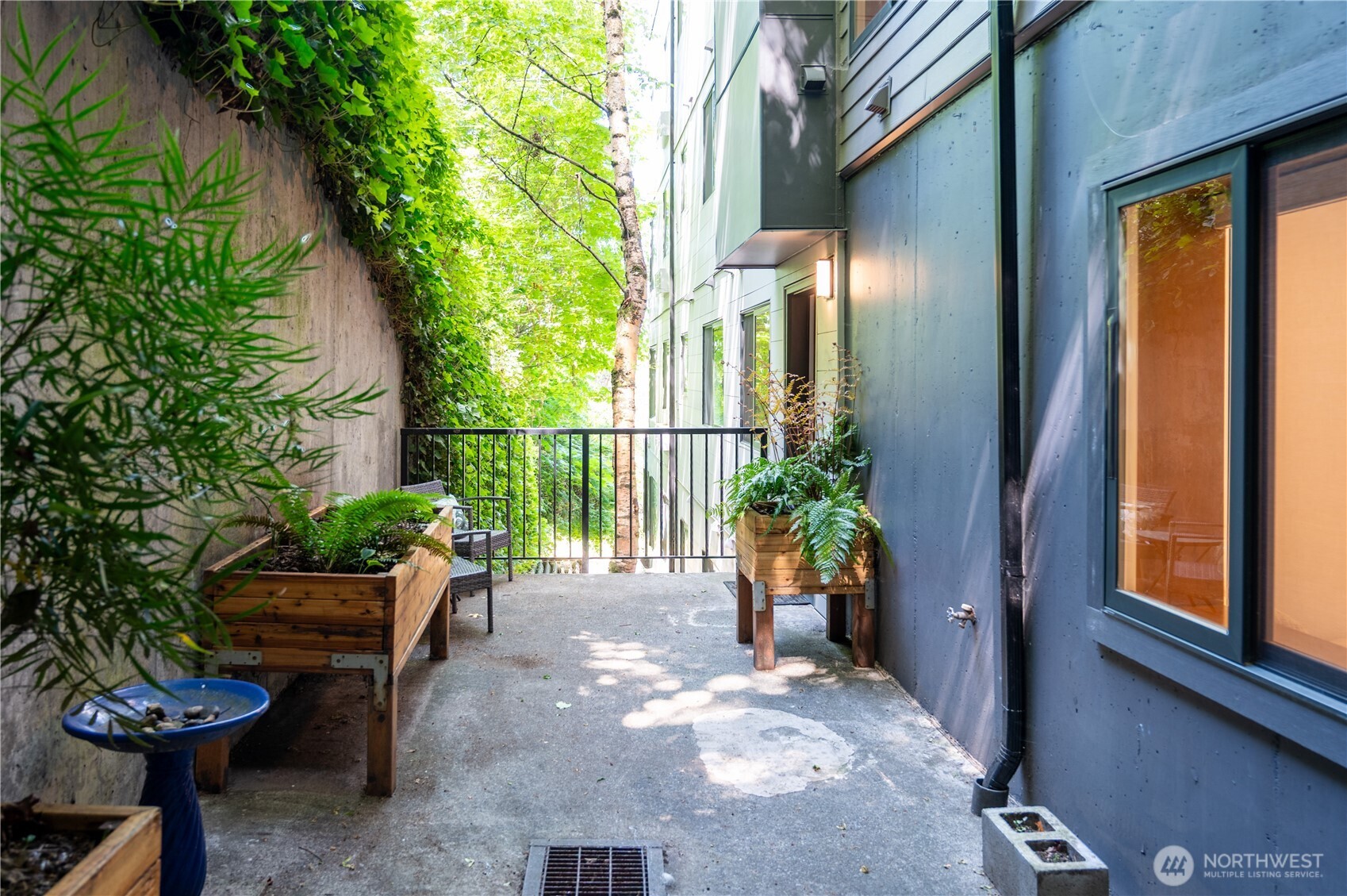 1028 Lakeview Boulevard E Seattle WA 98102