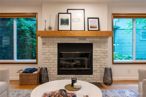1028 Lakeview Boulevard E Seattle WA 98102