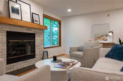 1028 Lakeview Boulevard E Seattle WA 98102