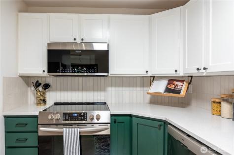 1028 Lakeview Boulevard E Seattle WA 98102